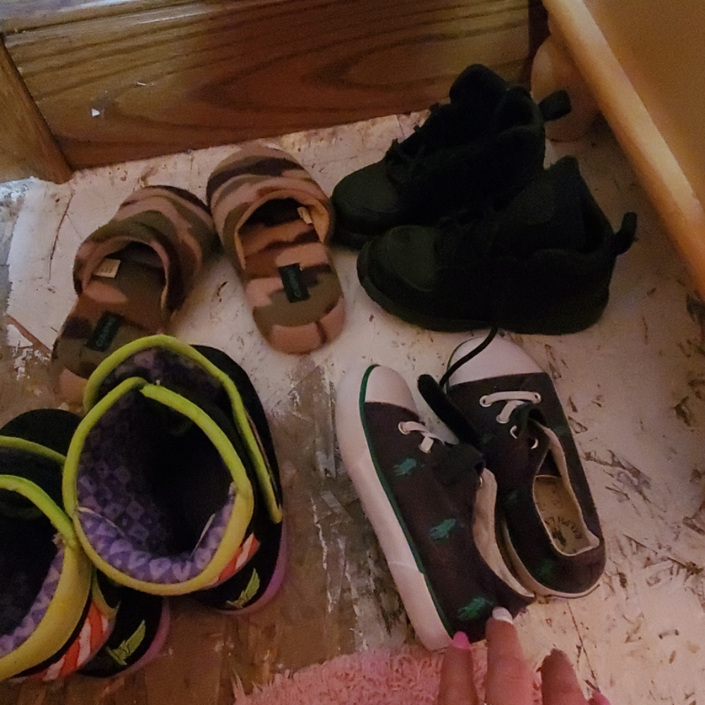 Boots, shoes and slippers